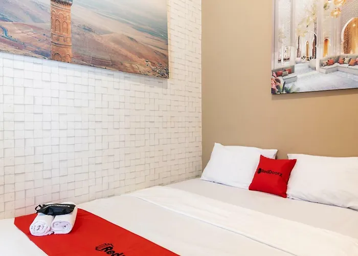 Reddoorz Plus Near Hayam Wuruk 2